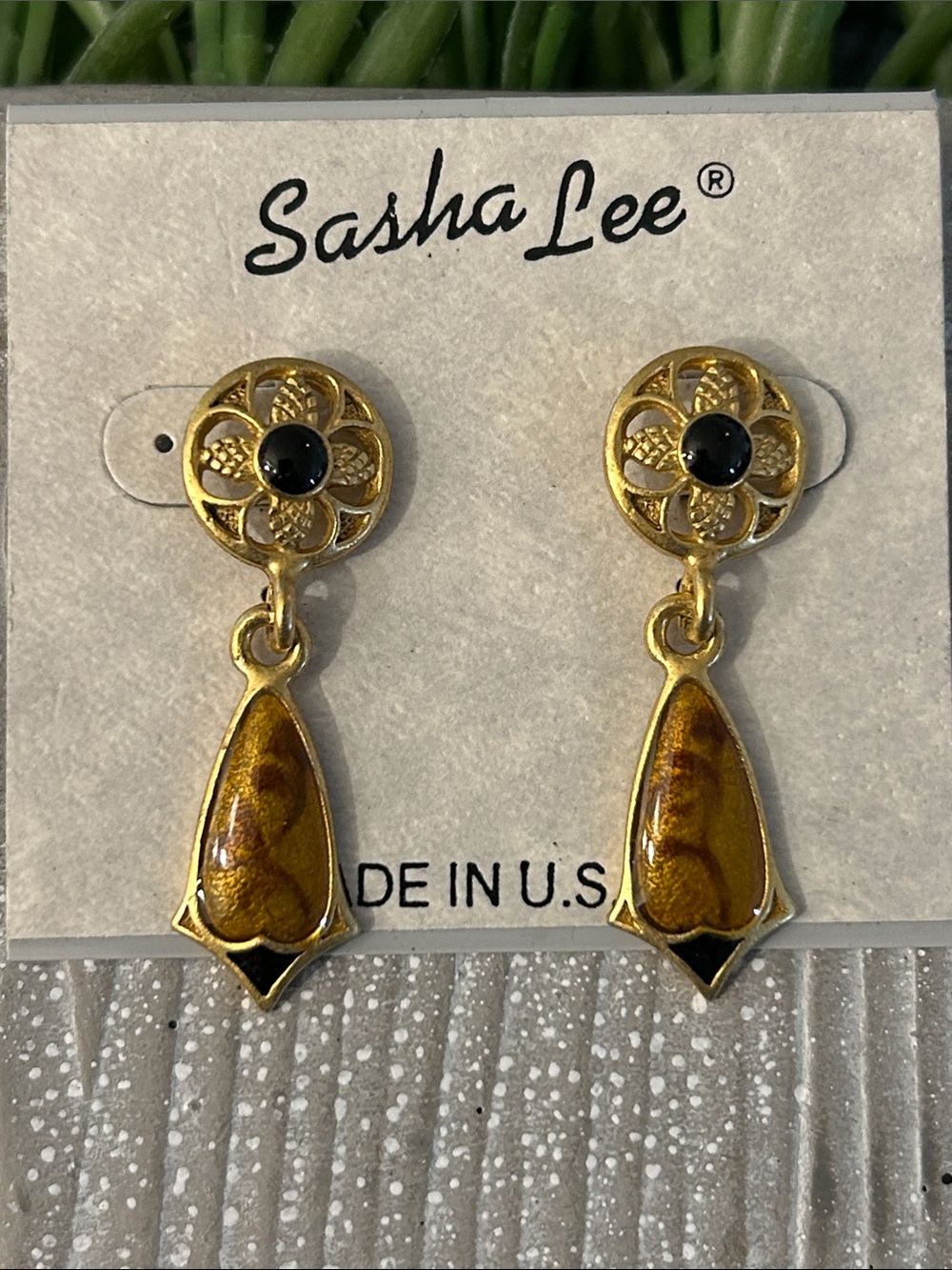 Sasha Lee Gold and enamel caramel and black dangle Earrings NEW